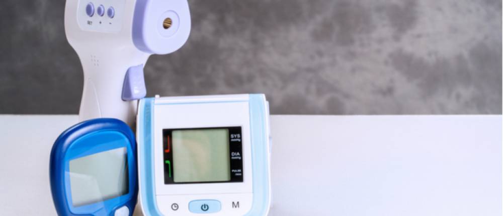 6 medical gadgets you can keep at home to keep a tab on your